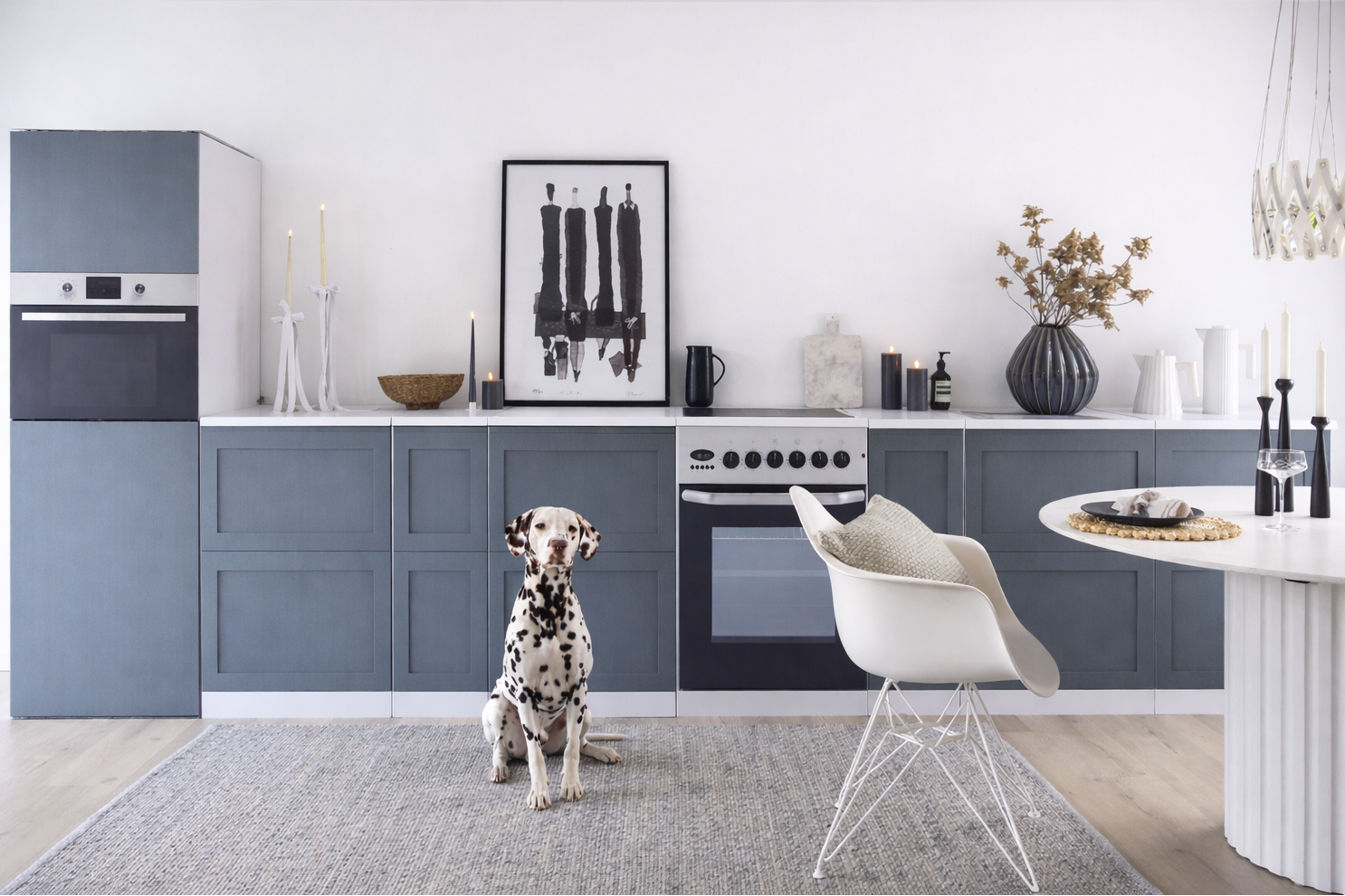 Home Staging Küche in Anthrazit – moderne Küchenattrappe für Immobilienverkauf ohne Einbau