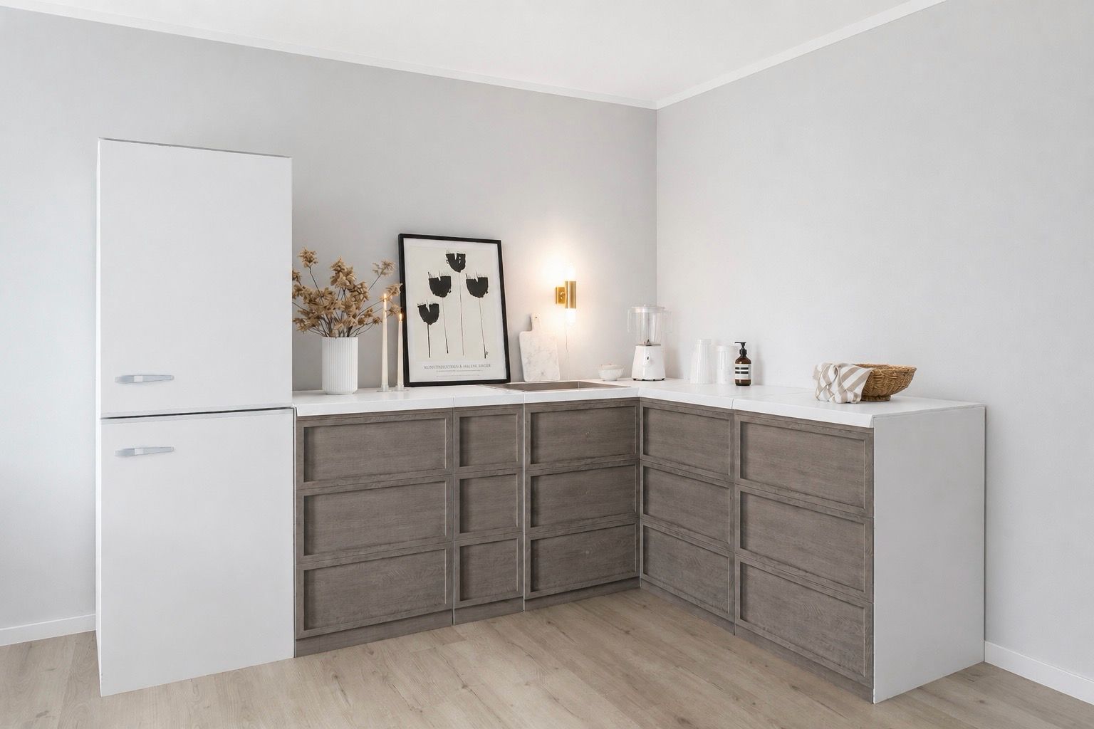 Eckküche aus Pappe – L-Form 270 × 180 cm mit Kühlschrank