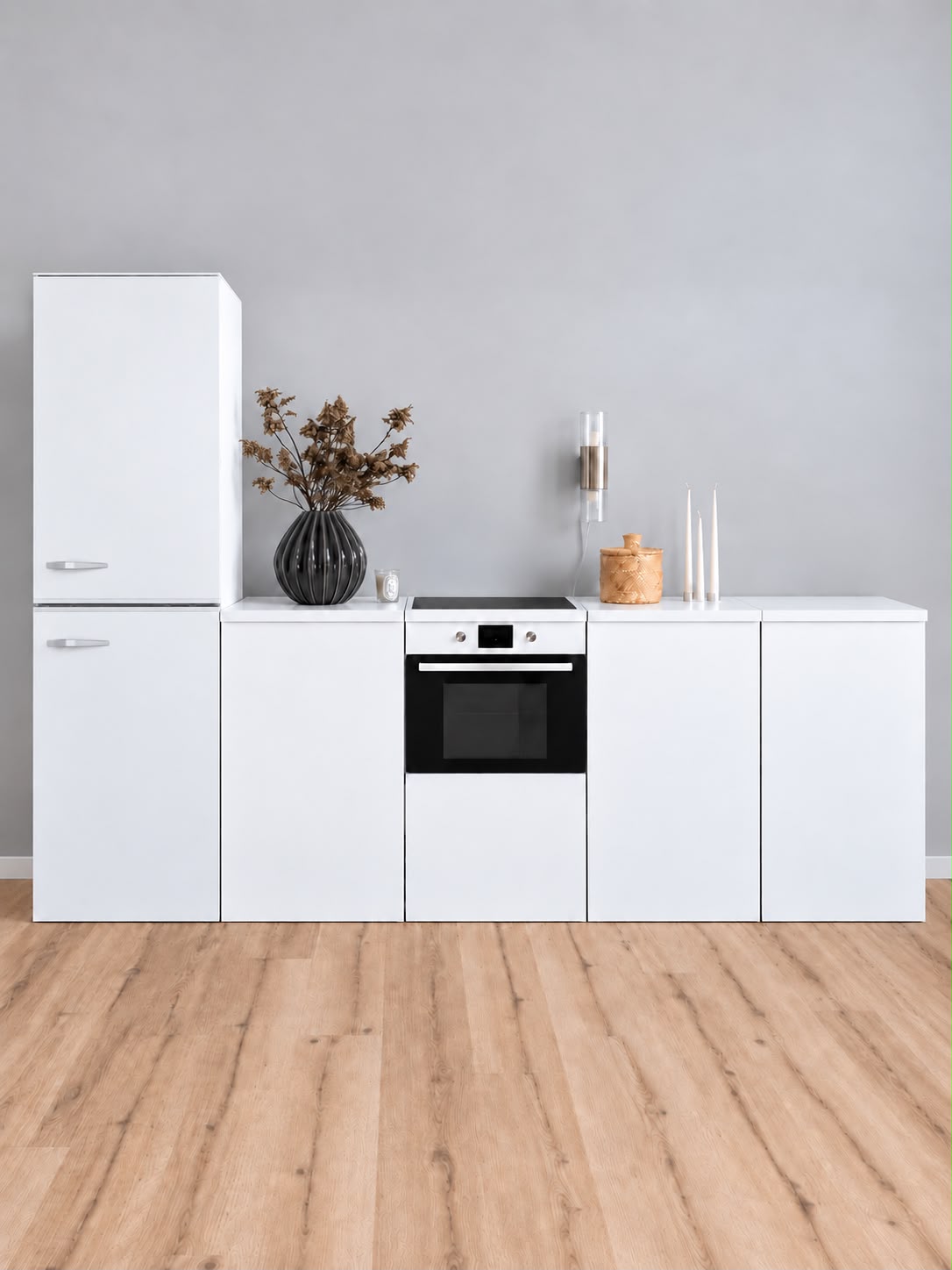 ESSENTIAL Pappküche 300 cm in Weiß mit Kühlschrank-Attrappe